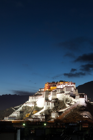 potala palace in tibetのeditorial素材