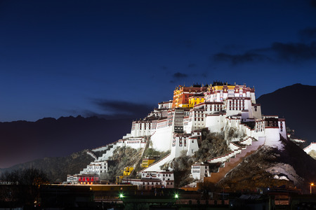 potala palace in tibetのeditorial素材