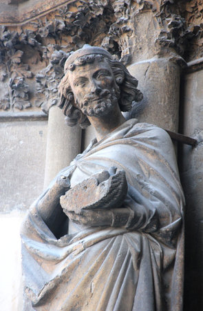 Statue at Rheims Cathedral,  UNESCO World Heritage Site since 1991.のeditorial素材