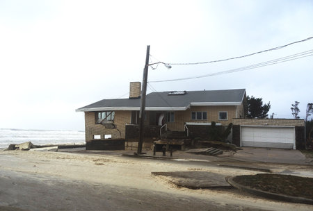 FAR ROCKAWAY, NY -OCTOBER 30: Destroyed beach house in the aftermath of Hurricane Sandy on October 30, 2012 in Far Rockaway, NY                                            のeditorial素材