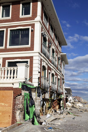 FAR ROCKAWAY, NY - NOVEMBER 4: Destroyed beach house in the aftermath of Hurricane Sandy on November 4, 2012 in Far Rockaway, NYのeditorial素材