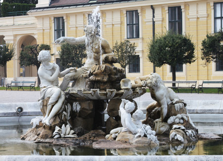 VIENNA, AUSTRIA - SEPTEMBER 3: Renaissance fountain at the Schonbrunn palace on September 3, 2012 in Vienna, Austriaのeditorial素材
