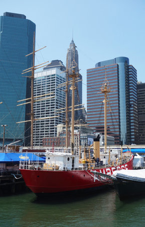 NEW YORK CITY - MAY 21: Tall ships in South Street Seaport Museum at Pier 17 in lower Manhattan on May 21,2013. South Street Seaport Museum was founded in 1967 by Peter and Norma Stanford のeditorial素材