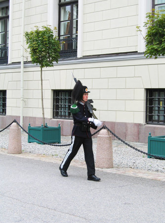 OSLO,NORWAY - AUGUST 12:Royal Guard guarding Royal Palace on August 12, 2005 in Oslo, Norway.His Majesty the Kingのeditorial素材