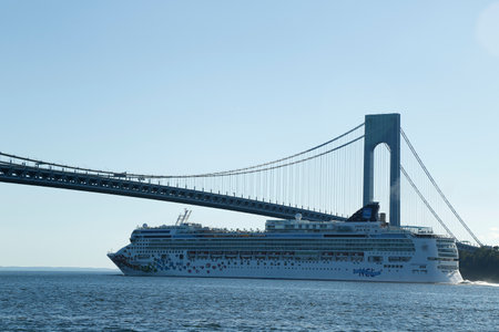 NEW YORK CITY - SEPTEMBER 28 Norwegian Gem Cruise Ship under Verrazano Bridge on September 28, 2013 Norwegian Gem is a Jewel class cruise ship of Norwegian Cruise Line with capacity of 2384 passengersのeditorial素材