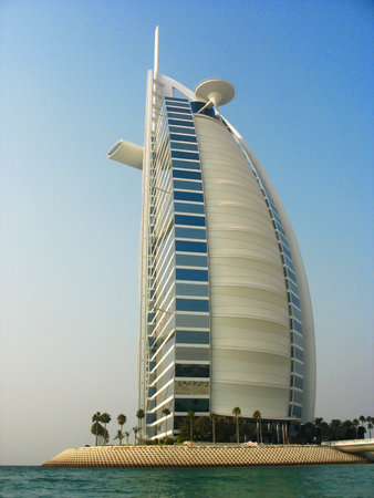 DUBAI, UAE - OCTOBER 24  Burj Al Arab hotel on October 24, 2007 in Dubai  Burj Al Arab is a luxury 7 stars hotel and one of the most luxurious in the world  It was built on an artificial islandのeditorial素材