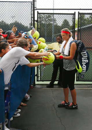 NEW YORK - SEPTEMBER 1 Two times Grand Slam champion Victoria Azarenka signing autographs after practice for US Open 2013 at Billie Jean King National Tennis Center on September 1, 2013 in New York のeditorial素材