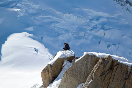 AUGUILLE DU MIDI, FRANCE -OCTOBER 9 Unidentified climbers instructor at the mountain top station of the Aiguille du Midi 3842 m in French Alps on October 9, 2013  のeditorial素材