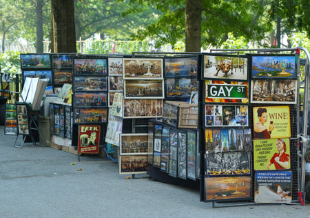 NEW YORK CITY- AUGUST 6  Art prints vendor in Battery Park in Lower Manhattan on August 6, 2013のeditorial素材