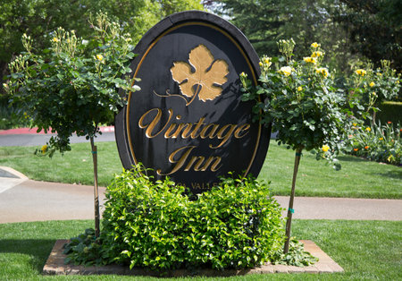 YOUNTVILLE, CA - APRIL 16  Vintage Inn Hotel in Yountville on April 16, 2014  Town of Yountville noted destination for gourmet diners  Yountville boasts four Michelin starred restaurants のeditorial素材
