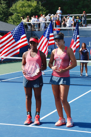 NEW YORK - SEPTEMBER 8  US Open 2013 girls junior champion Ana Konjuh from Croatia  right  and runner up Tornado Alicia Black from USA during trophy presentation  on September 8, 2013 in Flushing, NYのeditorial素材