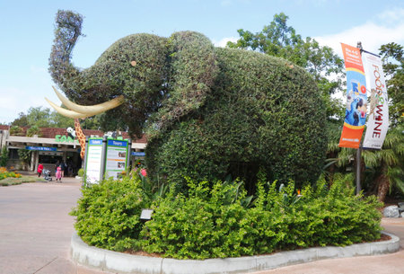 SAN DIEGO, CALIFORNIA - SEPTEMBER 28: Entrance to San Diego Zoo with an elephant topiary on September 28, 2014. This world renowned zoo was founded on October 2, 1916. のeditorial素材