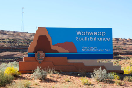 PAGE, ARIZONA - SEPTEMBER 22: Glen Canyon National Recreation Area Wahweap South Entrance sign in Page on September 22, 2014. Wahweap Marina is a largest marina at Lake Powell in Arizonaのeditorial素材