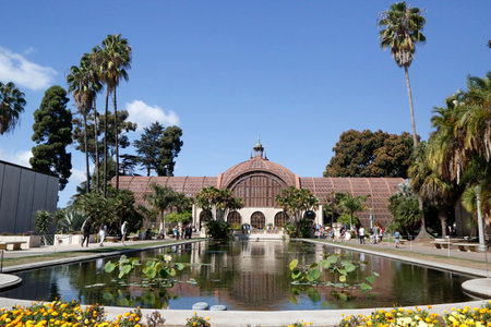 SAN DIEGO, CALIFORNIA - SEPTEMBER 28:  Botanical Building with the Lily Pond and Lagoon at Balboa Park in San Diego on September 28, 2014.のeditorial素材