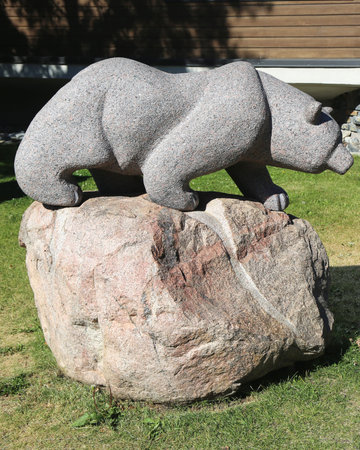 BANFF, CANADA - JULY 29: The Bear statue Mistahiya by Stewart Steinhauer in the front of Whyte Museum of the Canadian Rockies in Banff National Park on July 29, 2014.のeditorial素材