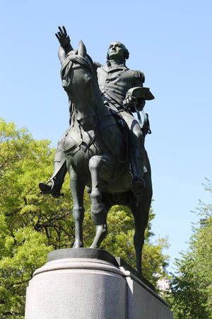 NEW YORK - MAY 7, 2015: General George Washington Equestrian Statue at Union Square in Manhattanのeditorial素材