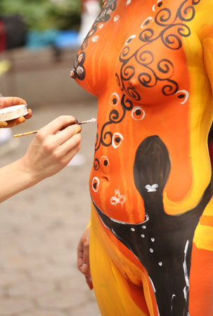 NEW YORK - JULY 18, 2015: Artists paint 100 fully nude models of all shapes and sizes during second NYC Body Painting Day in midtown Manhattan featuring artist Andy Golub in New Yorkのeditorial素材