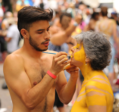 NEW YORK - JULY 18, 2015: Artists paint 100 fully nude models of all shapes and sizes during second NYC Body Painting Day in midtown Manhattan featuring artist Andy Golub in New Yorkのeditorial素材