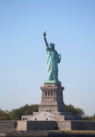NEW YORK - SEPTEMBER 24, 2015: The Statue of Liberty in New York Harborのeditorial素材