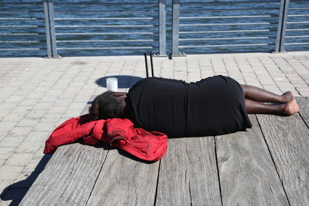 NEW YORK - SEPTEMBER 24, 2015: Homeless woman at Staten Island Ferry Terminalのeditorial素材
