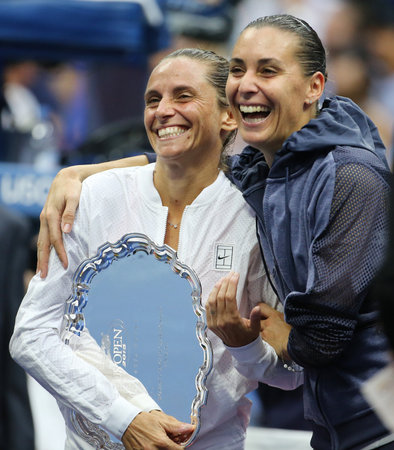 NEW YORK - SEPTEMBER 12, 2015:US Open 2015 finalist Roberta Vinci L and US Open 2015 champion Flavia Pennetta of Italy during trophy presentation after women s final match at National Tennis Centerのeditorial素材