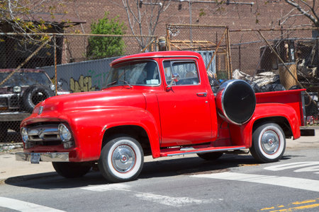 BROOKLYN, NEW YORK - MAY 6, 2014: 1956 Ford pickup truck in Brooklyn, New Yorkのeditorial素材