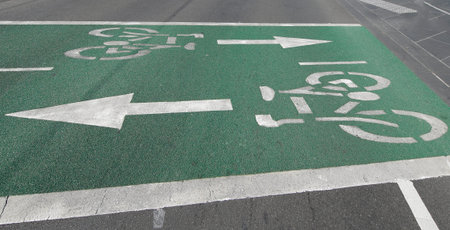 MELBOURNE, AUSTRALIA - JANUARY 25, 2016: Bicycle path in Melbourne, Australia. Cycling in Melbourne, Victoria is common for recreation, commuting and sportのeditorial素材