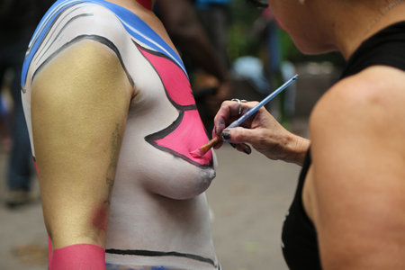 NEW YORK - JULY 9, 2016: Artists paint 100 fully nude models of all shapes and sizes during third NYC Body Painting Day in midtown Manhattan featuring artist Andy Golub in New Yorkのeditorial素材