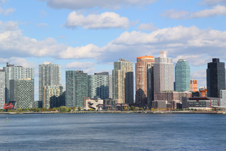 NEW YORK - OCTOBER 23, 2016: Long Island City waterfront panorama at Hunters Point in Queens.のeditorial素材