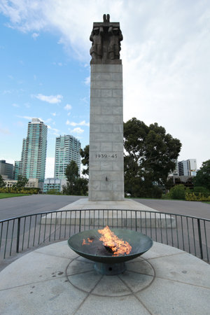 MELBOURNE, AUSTRALIA - JANUARY 28, 2016: The Cenotaph and Eternal Flame near The Shrine of Remembrance in Melbourne, Australiaのeditorial素材