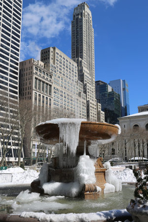 NEW YORK - MARCH 16, 2017: Frozen fountain in Bryant Park, Midtown Manhattanのeditorial素材