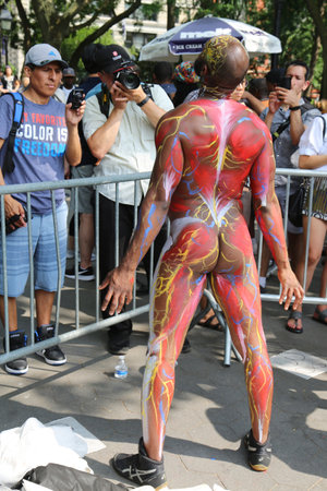 NEW YORK - JULY 22, 2017: Artists paint 100 fully nude models of all shapes and sizes during 4th NYC Body Painting Day featuring artist Andy Golub on Washington Square in New Yorkのeditorial素材
