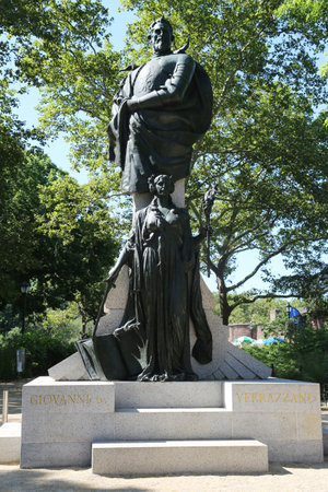 NEW YORK - JUNE 16, 2017: Sculpture of Italian explorer and navigator Giovanni da Verrazano in Battery Park. He was a Florentine explorer of America, in the service of the King Francis I of Franceのeditorial素材