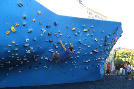 BROOKLYN, NEW YORK - AUGUST 13, 2017: Rock climber at DUMBO Boulders Powered by The Cliffs. This is  New York City first outdoor climbing facilityのeditorial素材