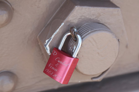 BROOKLYN, NEW YORK - AUGUST 13, 2017: Love locks at the Brooklyn Bridge in New York. Ritual of affixing padlocks, as symbol of love, to bridge is spread in Europe from 2000s.のeditorial素材