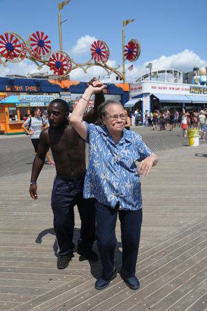 BROOKLYN, NEW YORK - AUGUST 19, 2017: People dance on the Coney Island Boardwalk in Brooklynのeditorial素材