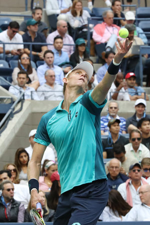 NEW YORK - SEPTEMBER 10, 2017: US Open 2017 finalist Kevin Andersen of South Africa in action during his US Open 2017 final match at Billie Jean King National Tennis Centerのeditorial素材