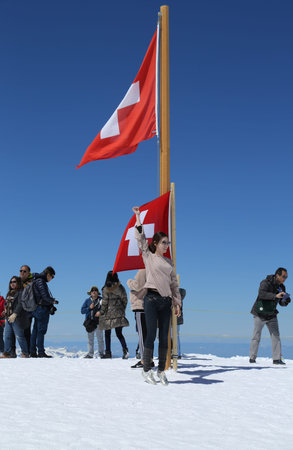 JUNGFRAUJOCH, SWITZERLAND - MAY 5, 2017: Tourists taken pictures from the Plateau observation station on top of the mountain Jungfraujoch, Top of Europe.のeditorial素材