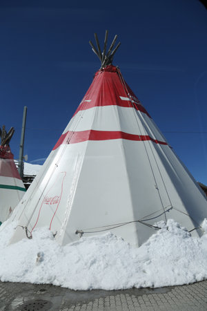 KLEINE SCHEIDEGG, SWITZERLAND - MAY 5, 2017: Coca Cola Teepee at the Kleine Scheidegg railway station on the summit of the Kleine Scheidegg Pass in the Bernese Oberland region of Switzerlandl at altitude 6762 Ftのeditorial素材