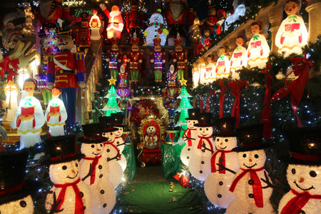 BROOKLYN, NEW YORK - NOVEMBER 28, 2017: Christmas house decoration lights display in the suburban Brooklyn neighborhood of Dyker Heightsのeditorial素材