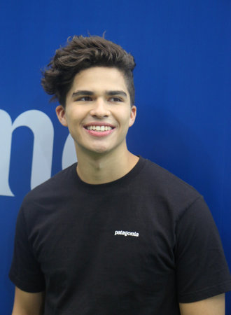 NEW YORK - AUGUST 26, 2017: American singer Alex Alono participates at Arthur Ashe Kids Day 2017 at Billie Jean King National Tennis Centerのeditorial素材