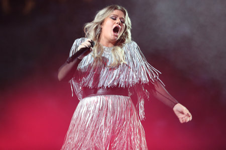 NEW YORK - AUGUST 27, 2018: Grammy Award Winning Superstar Kelly Clarkson sings during 2018 US Open Opening Night Act at National Tennis Center in New Yorkのeditorial素材
