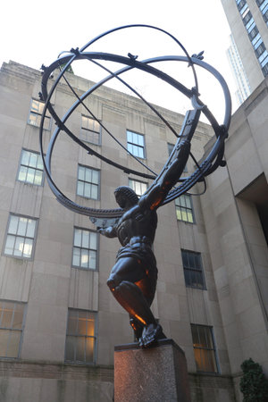 NEW YORK CITY - NOVEMBER 29, 2018: Atlas statue by Lee Lawrie in front of Rockefeller Center in midtown Manhattan. The sculpture depicts the Ancient Greek Titan Atlas holding the heavensのeditorial素材