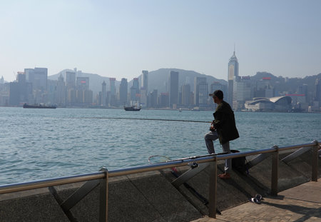 HONG KONG - NOVEMBER 10, 2019: Unidentified fisherman at the Tsim Sha Tsui's waterfront in Kowloon, Hong Kongのeditorial素材