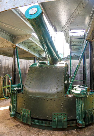 BL 8 inch Mk VII Disappearing gun at the summit of Takarunga / Mount Victoria in New Zealand. It used to equip New Zealand coastal defenses in response to Russian expansionism in the Pacific in 1880のeditorial素材