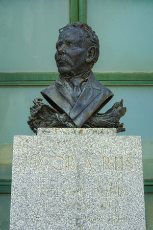 FAR ROCKAWAY, NEW YORK - MAY 15, 2020: Jacob Riis bust at the Central Mall at  Jacob Riis Park in Far Rockaway, New York.  He was a Danish-American social reformer, "muckraking" journalist and social documentary photographerのeditorial素材