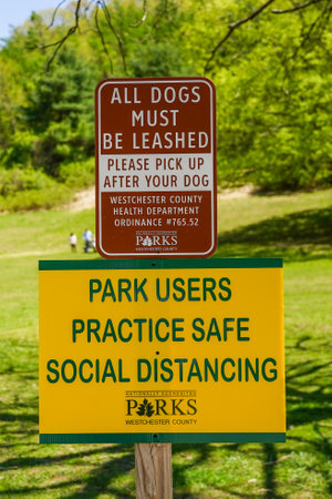 Sign by the Westchester County Parks Department indicates practice safe social distancing in Croton Gorge Park.のeditorial素材