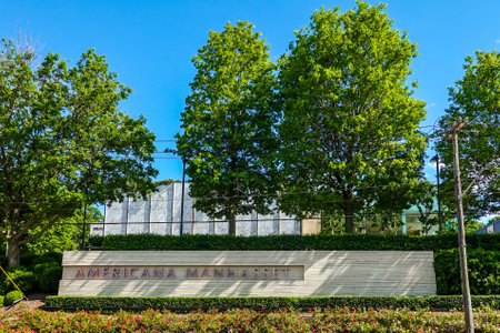 MANHASSET, NEW YORK - JUNE 7, 2020: Americana Manhasset signage. Americana Manhasset is an upscale, open-air shopping center located in New York's suburbのeditorial素材