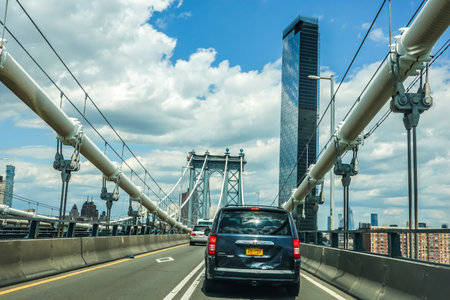 NEW YORK - MAY 4, 2020: Traffic at the Manhattan Bridge during the coronavirus (COVID-19) pandemic lockdown in New York Cityのeditorial素材