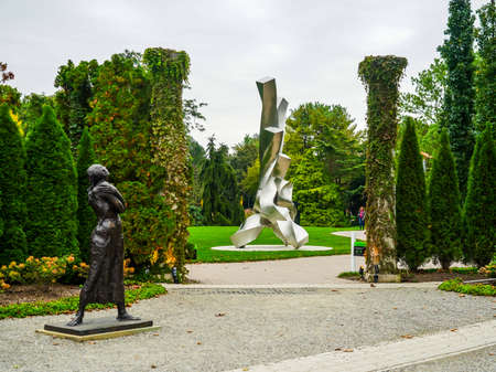 HAMILTON, NEW JERSEY - OCTOBER 11, 2020: Unique sculpture on permanent display. Grounds For Sculpture is an outdoor 42-acre park established in 1992 to promote  contemporary sculpturesのeditorial素材